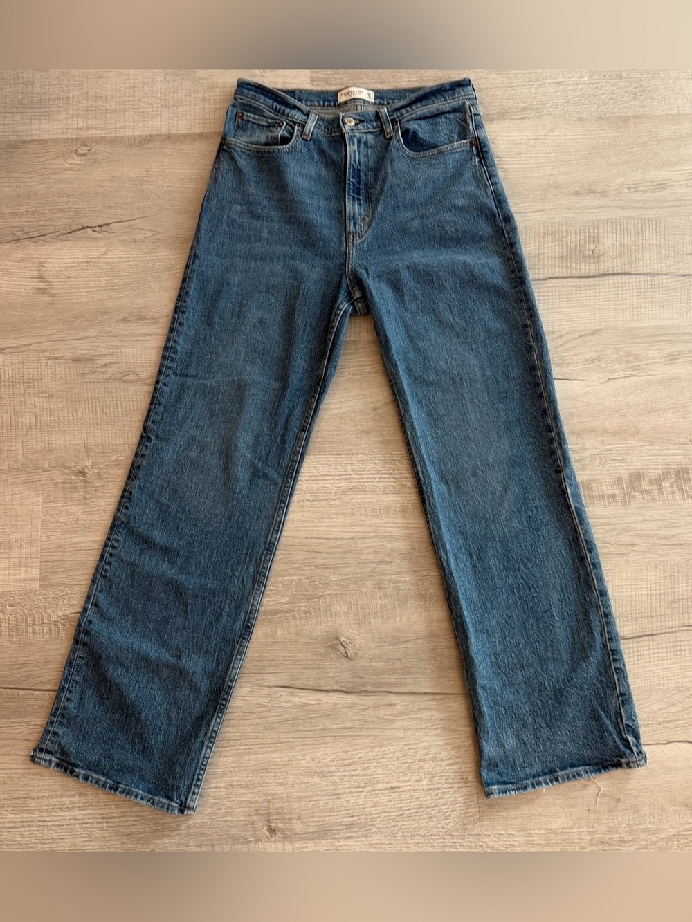 Abercrombie & Fitch Women’s 90’s Relaxed High Rise  Jeans